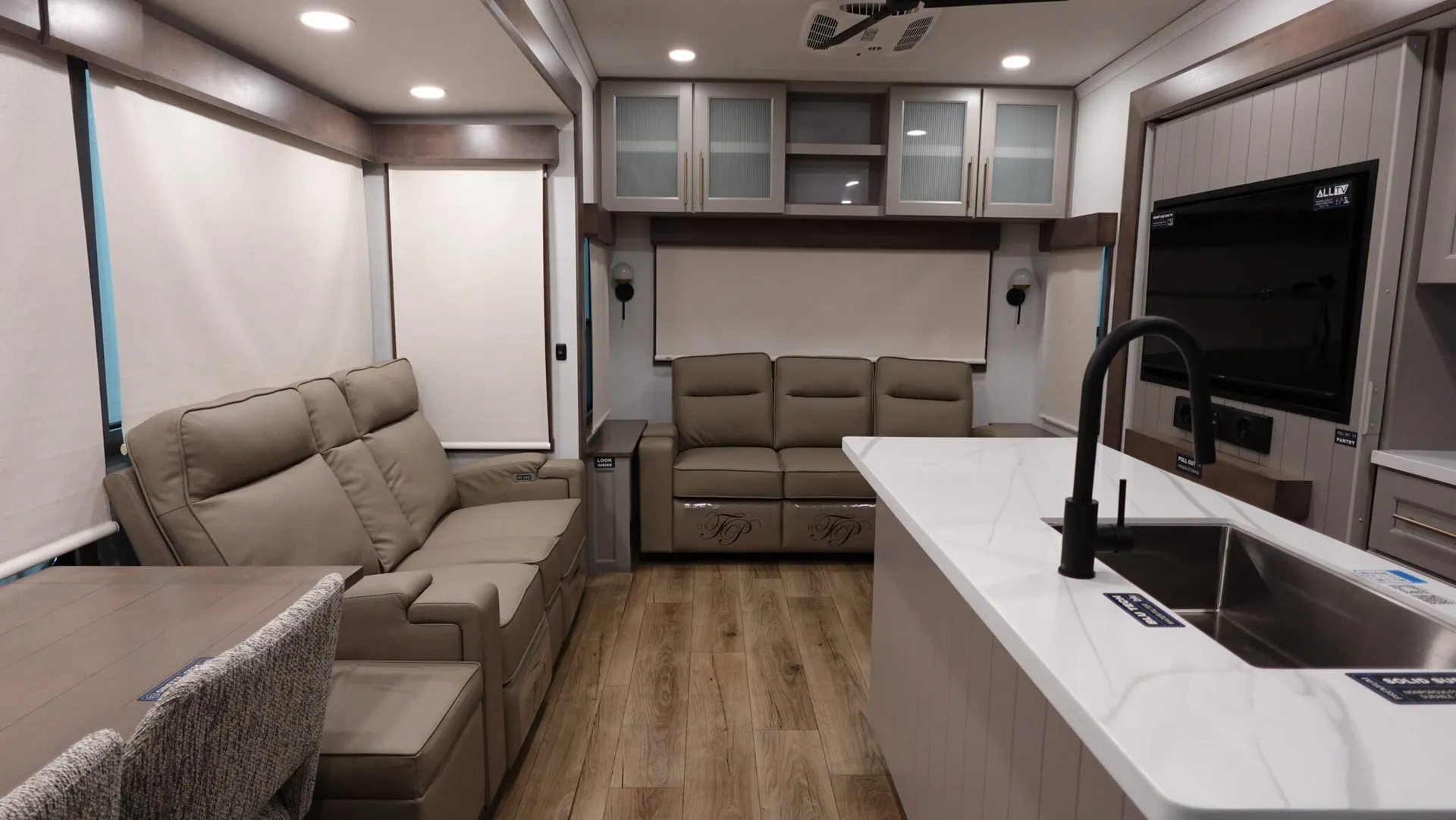 2026 Alliance RV Paradigm 310RL - Photo 3