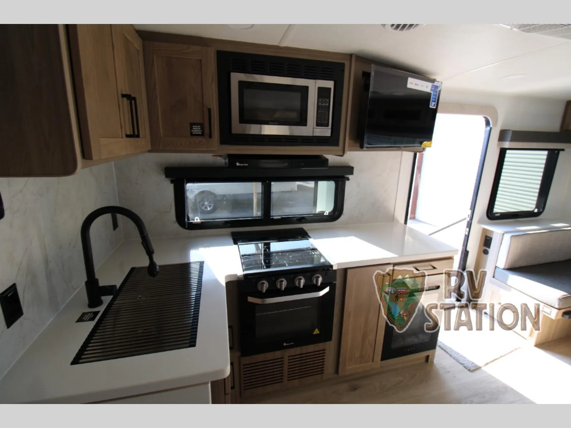 2027 Forest River Rockwood Ultra Lite 2618RD — Photo 6