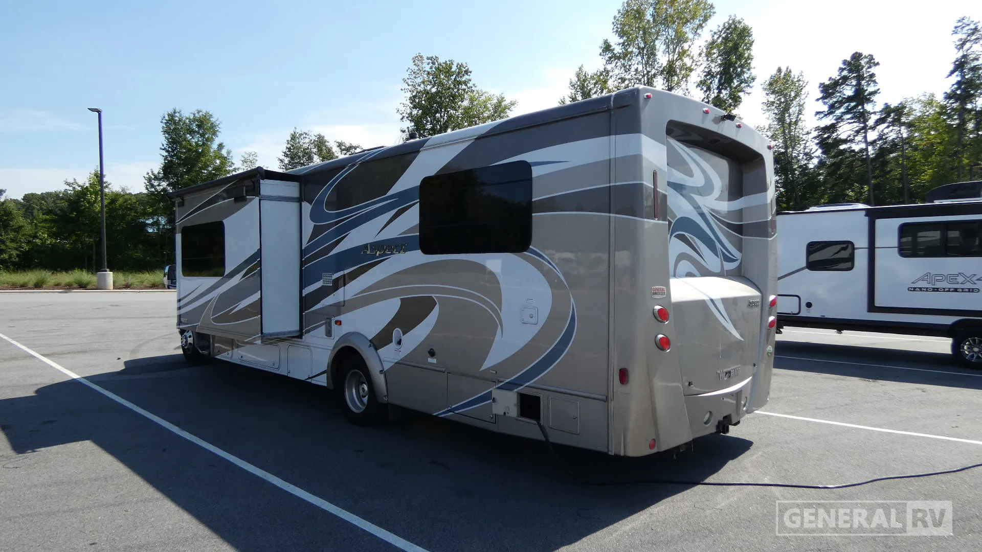 2017 Winnebago Aspect 30J - Photo 3