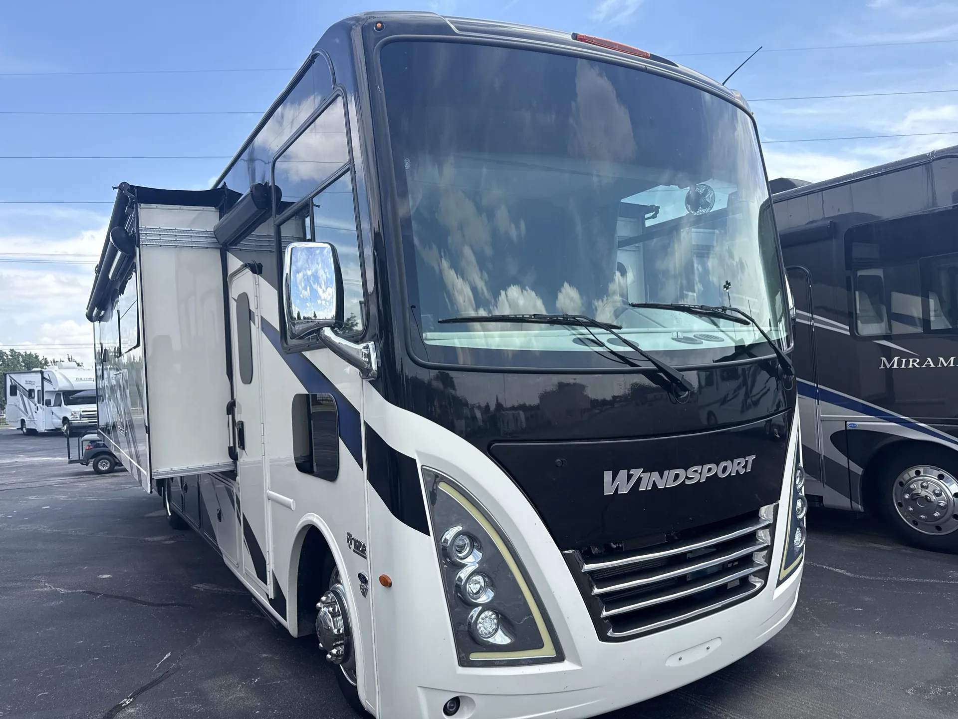 2023 Thor Motor Coach Windsport 34R - Photo 2