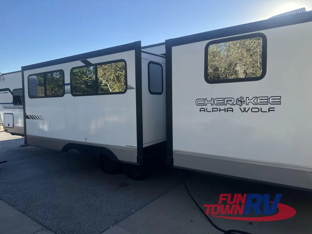 2025 Forest River Cherokee Alpha Wolf 33BH, Photos photo 8