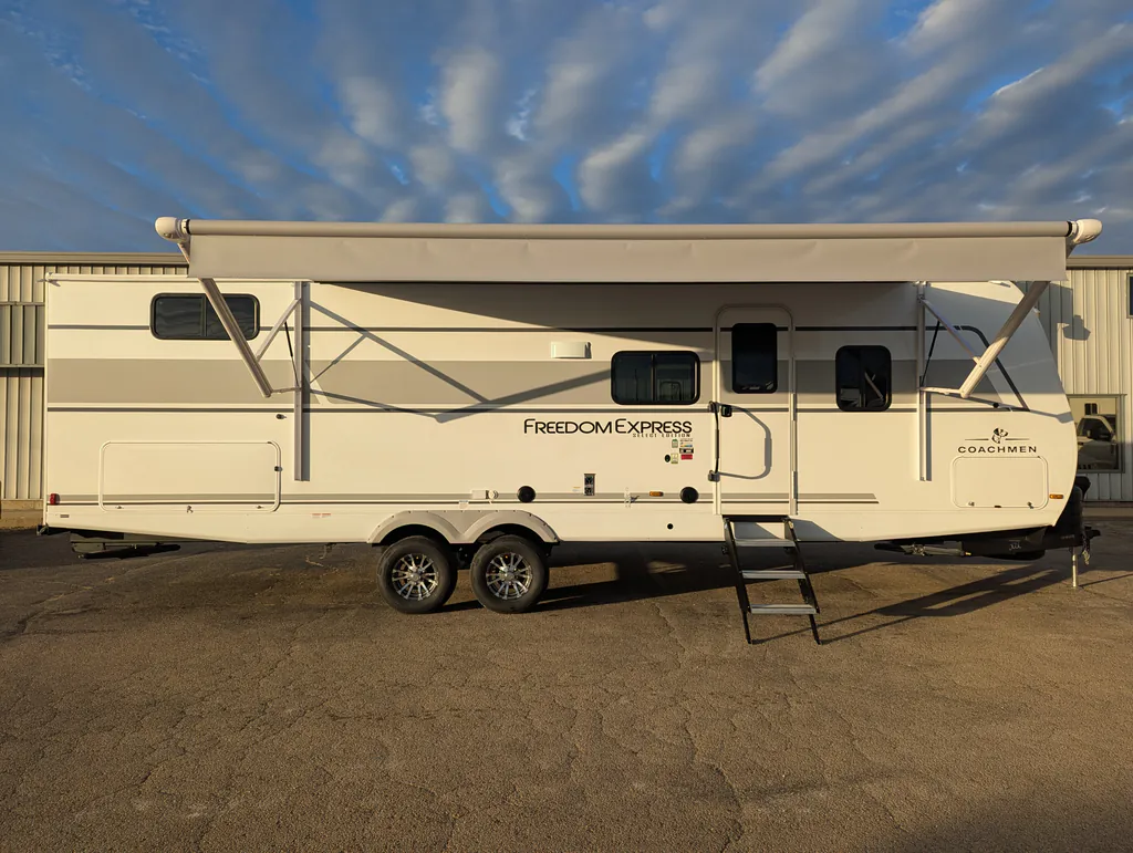 2026 Coachmen Freedom Express Select 30SE, Photos photo 9