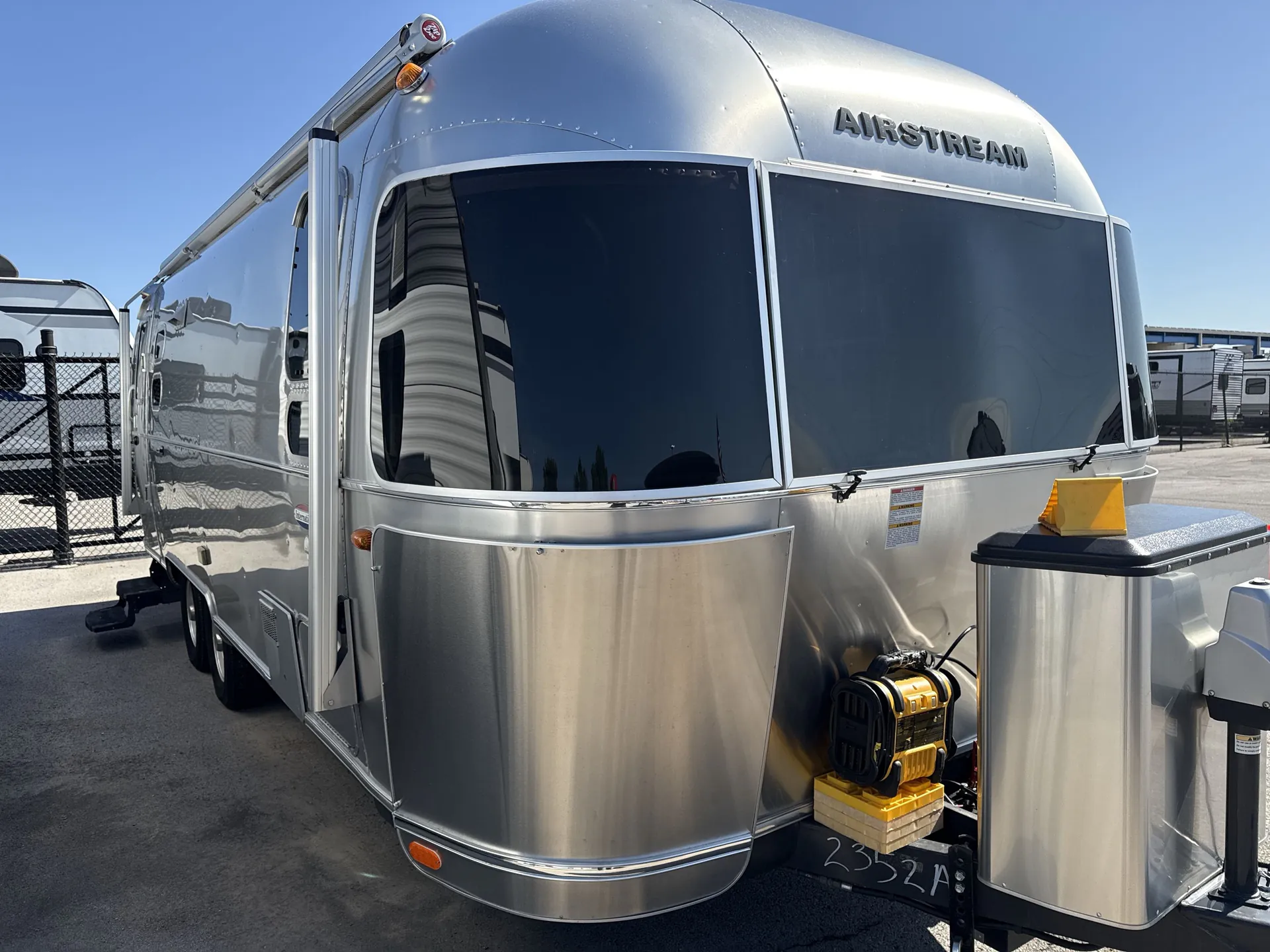 2016 Airstream International Serenity 25FB - Photo 2