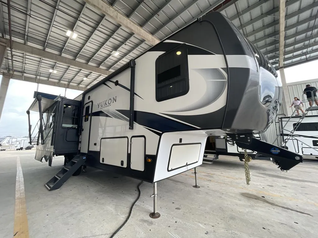 2021 Dutchmen Yukon 320RL - Photo 2