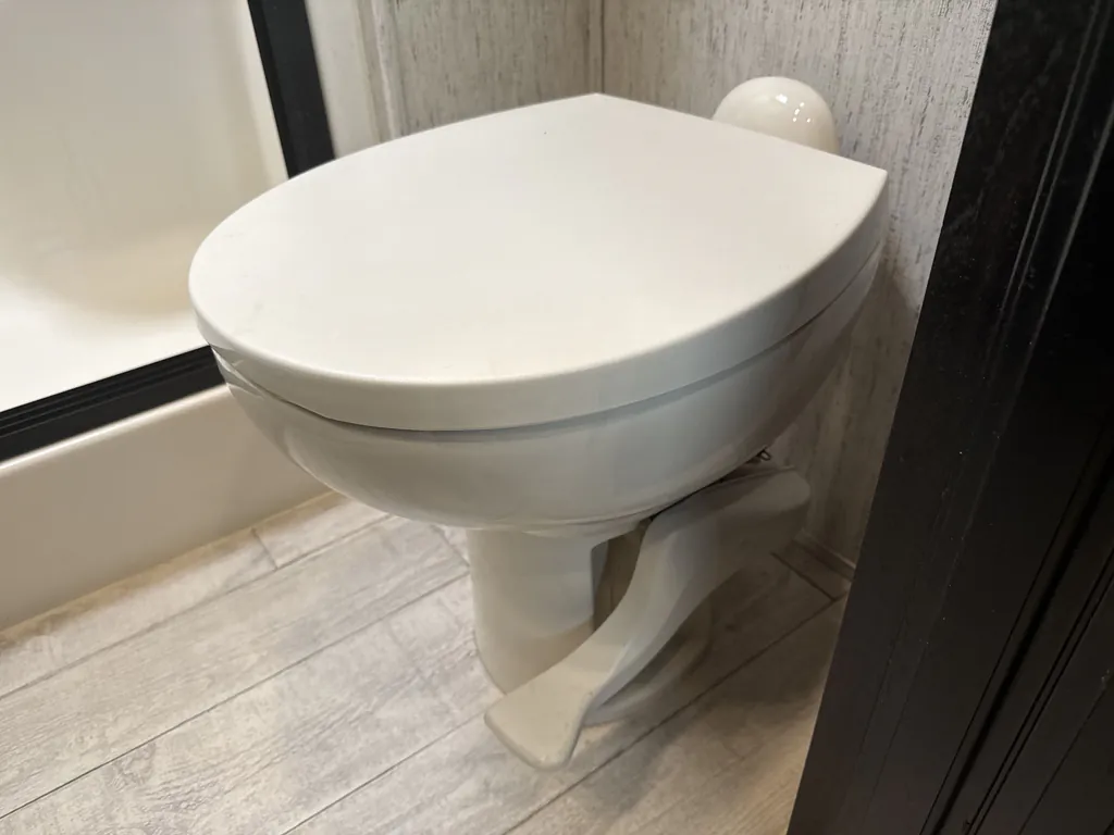 2018 Grand Design Momentum 376TH, Photos photo 29
