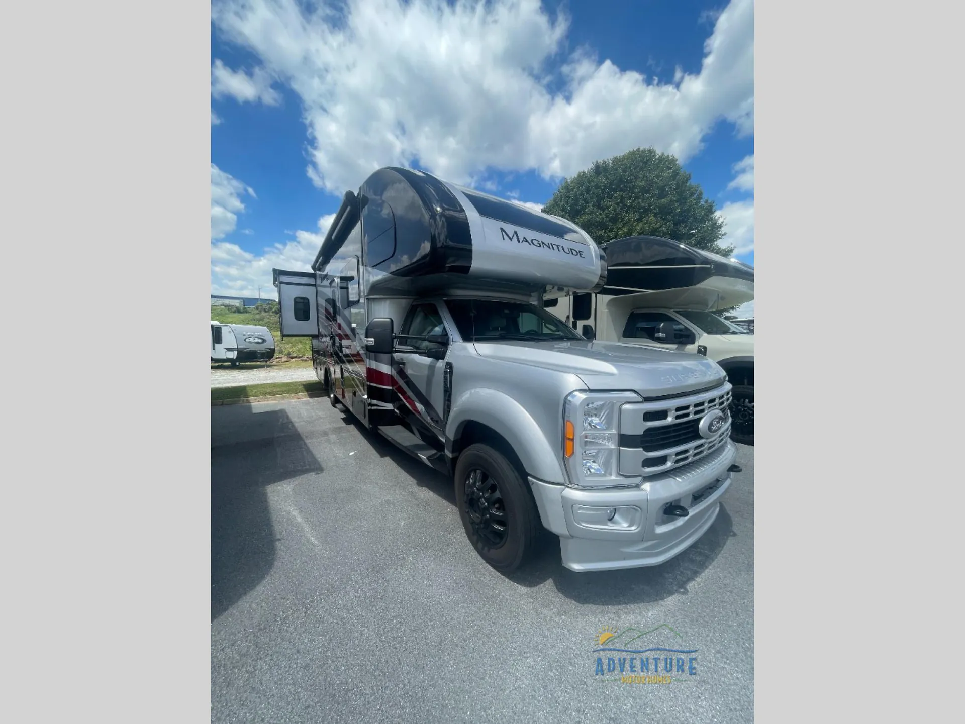 2024 Thor Motor Coach Magnitude Super C XG32 - Photo 2