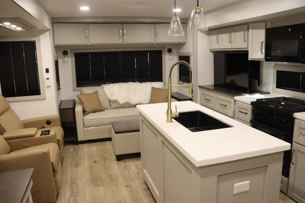 2026 Brinkley Model Z AIR 310, Photos photo 8