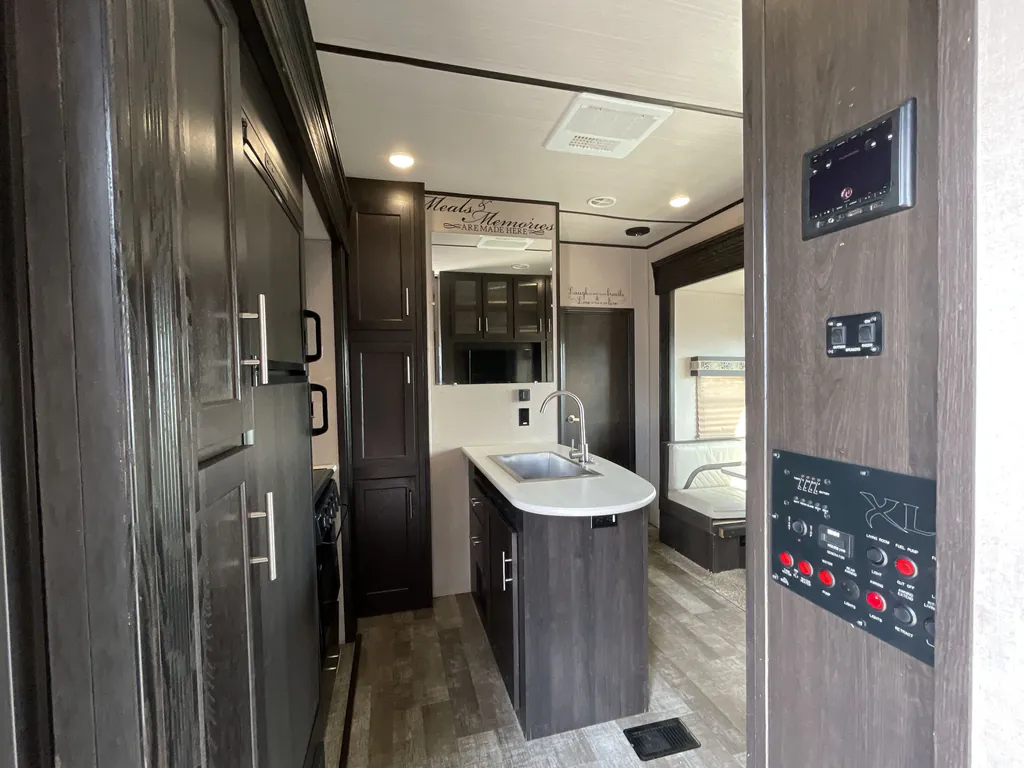 2020 Forest River XLR Hyperlite 31HFX, Photos photo 2