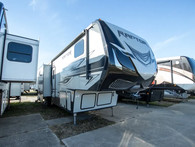 2018 Keystone Raptor 362 - Photo 2