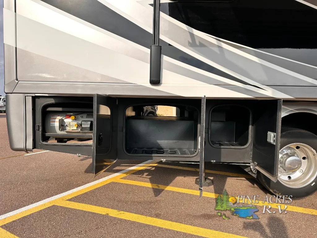 2022 Thor Motor Coach Challenger 35MQ, Photos photo 58