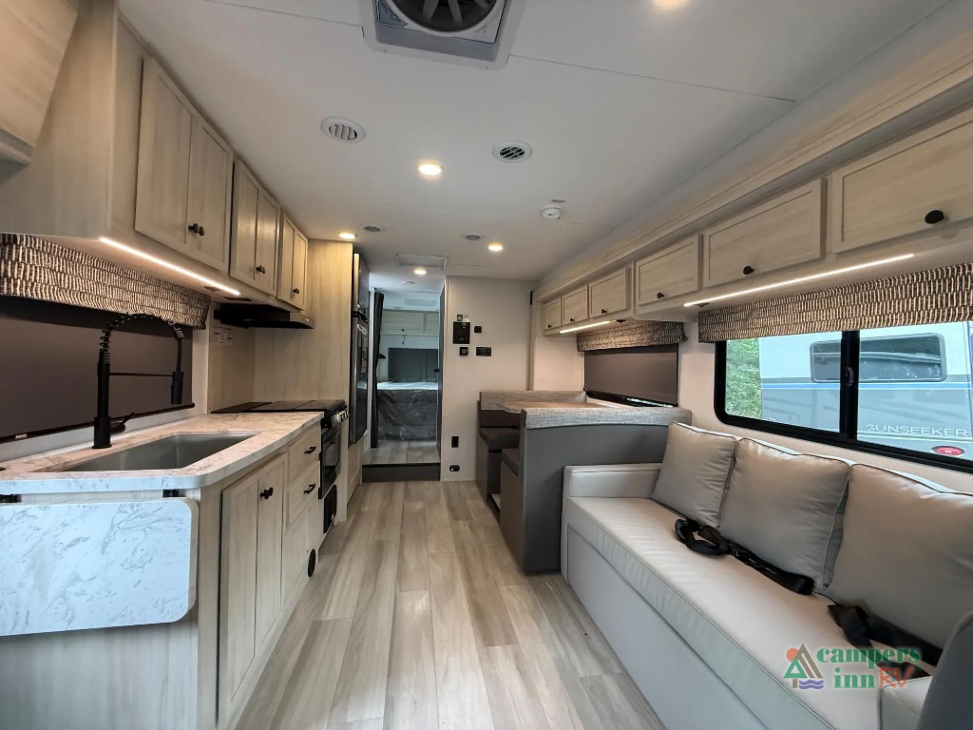 2027 Forest River Sunseeker LE 2850SLE — Photo 7