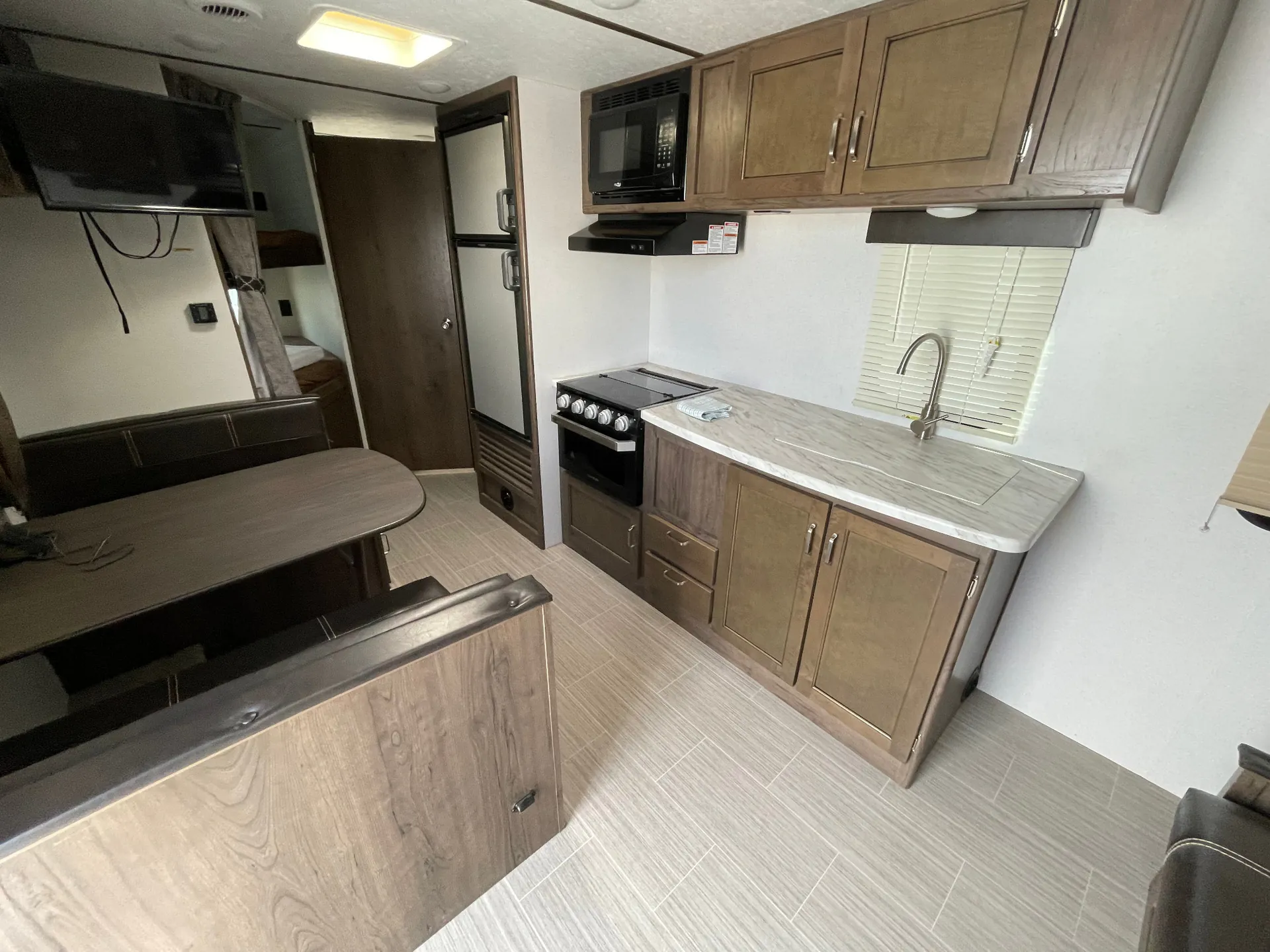 2019 Keystone Passport SL Series 239MLWE - Photo 4