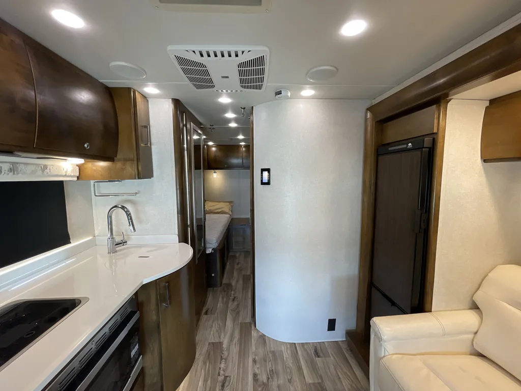 2019 Tiffin Wayfarer 24 TW, Photos photo 2