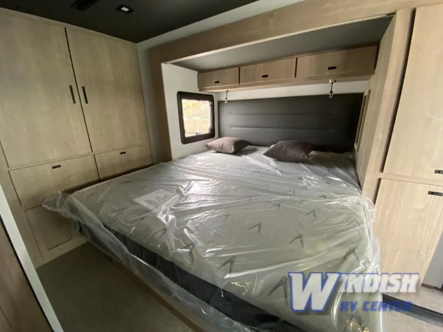 2027 Grand Design Lineage Series M 25FW - Photo 4