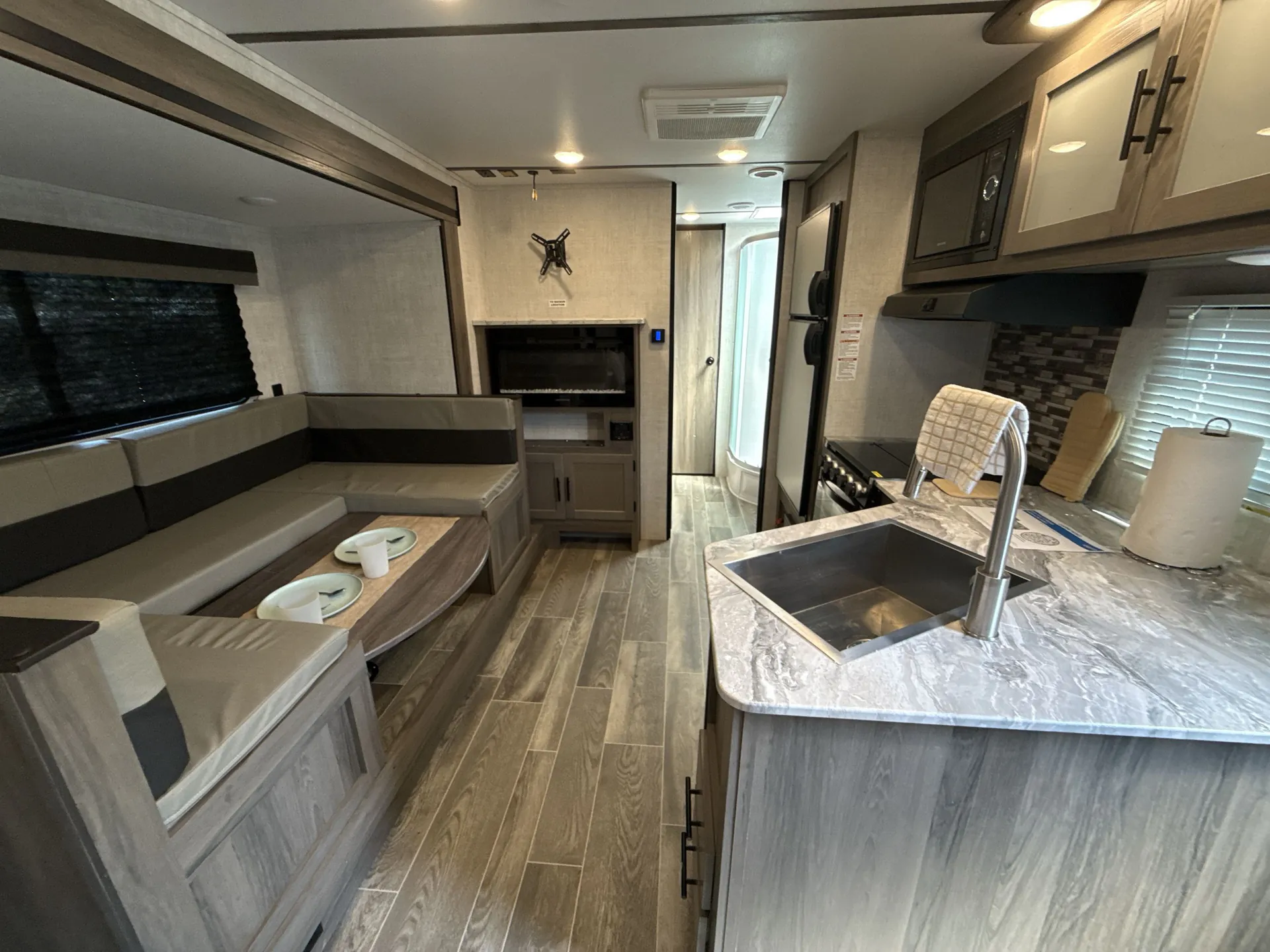2022 Gulf Stream Ameri-Lite 24RLS — living area main