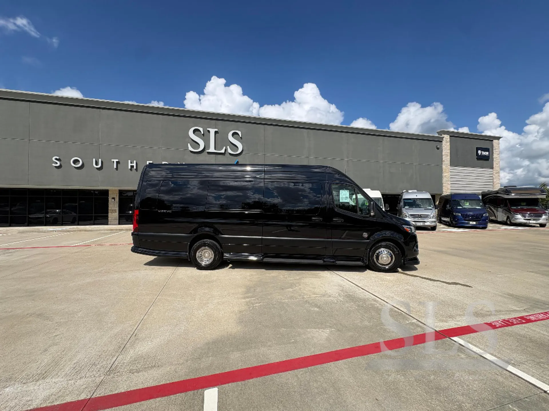 2027 OGV Luxury Coach V-Drive 10OB - Photo 3
