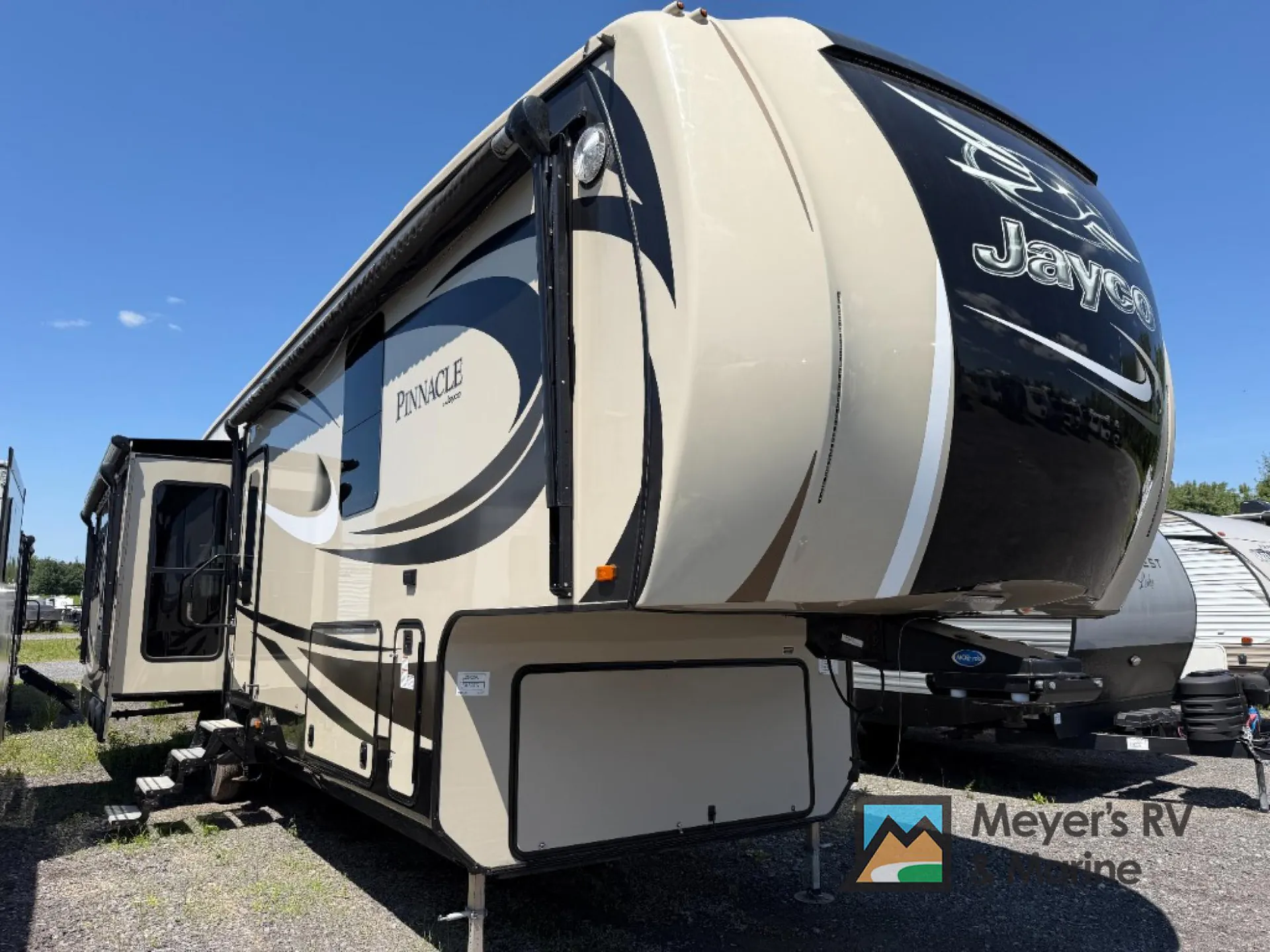 2016 Jayco Pinnacle 36FBTS - Photo 2