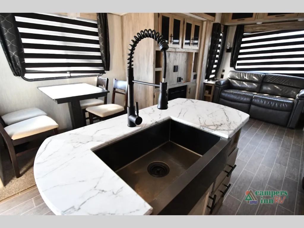 2021 Forest River Cherokee Arctic Wolf 3550 SUITE, Photos photo 12