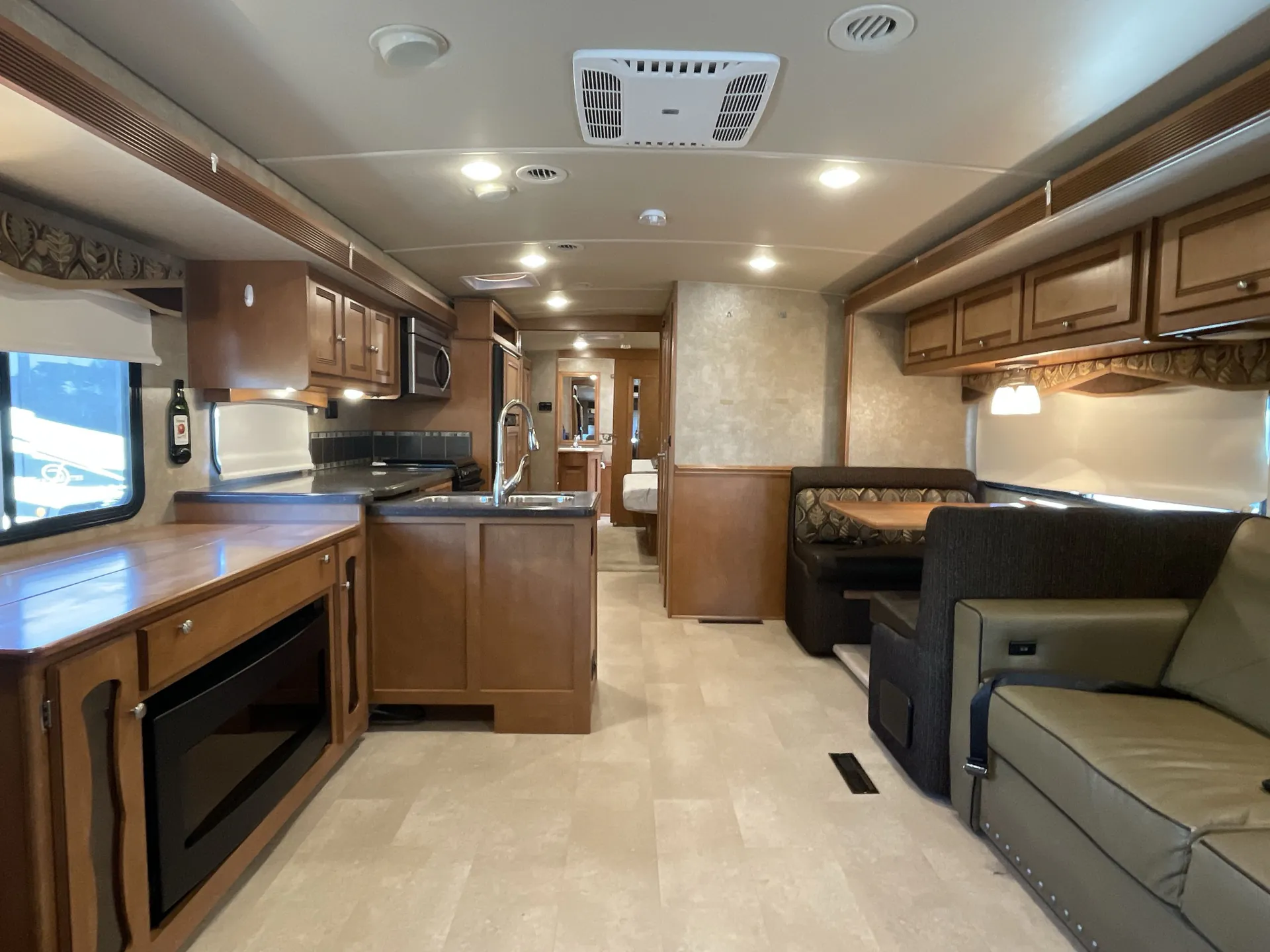 2016 Winnebago Sightseer 36Z — living area main