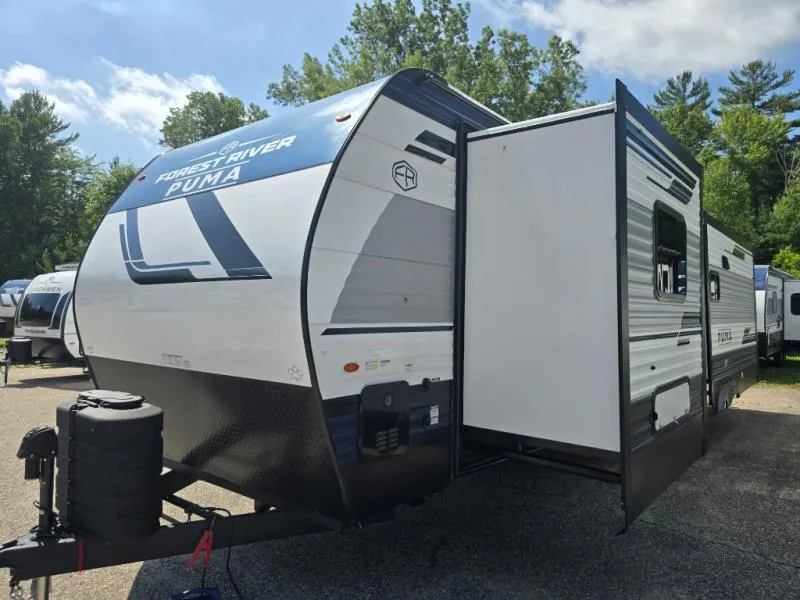 2025 Palomino Puma 31RLQS - Photo 3