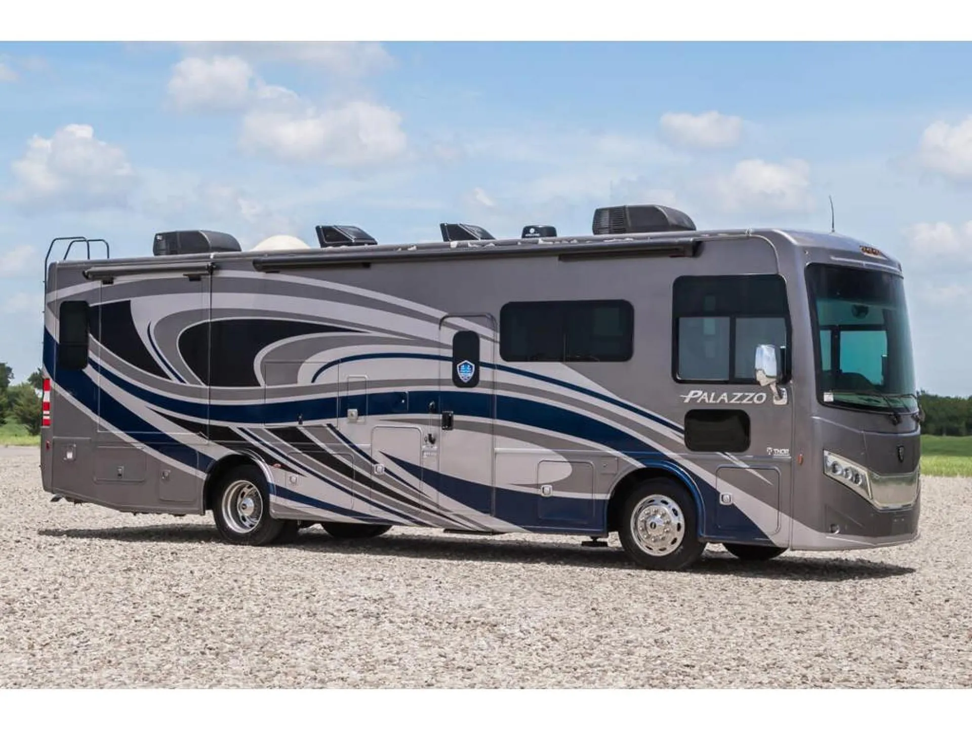 2022 Thor Motor Coach Palazzo 33.6 - Photo 2
