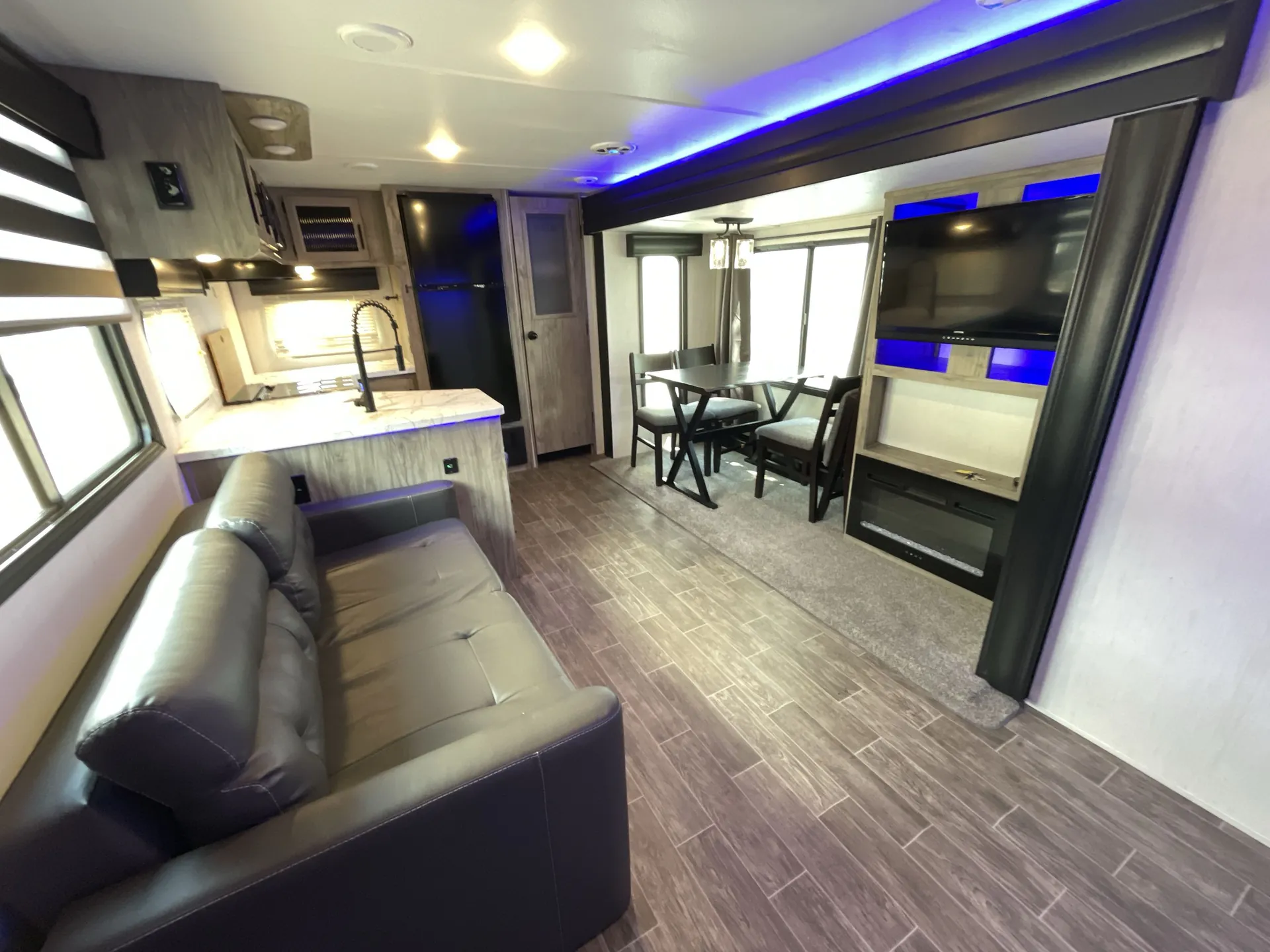 2023 Forest River Cherokee Alpha Wolf 26RK-L — living area main