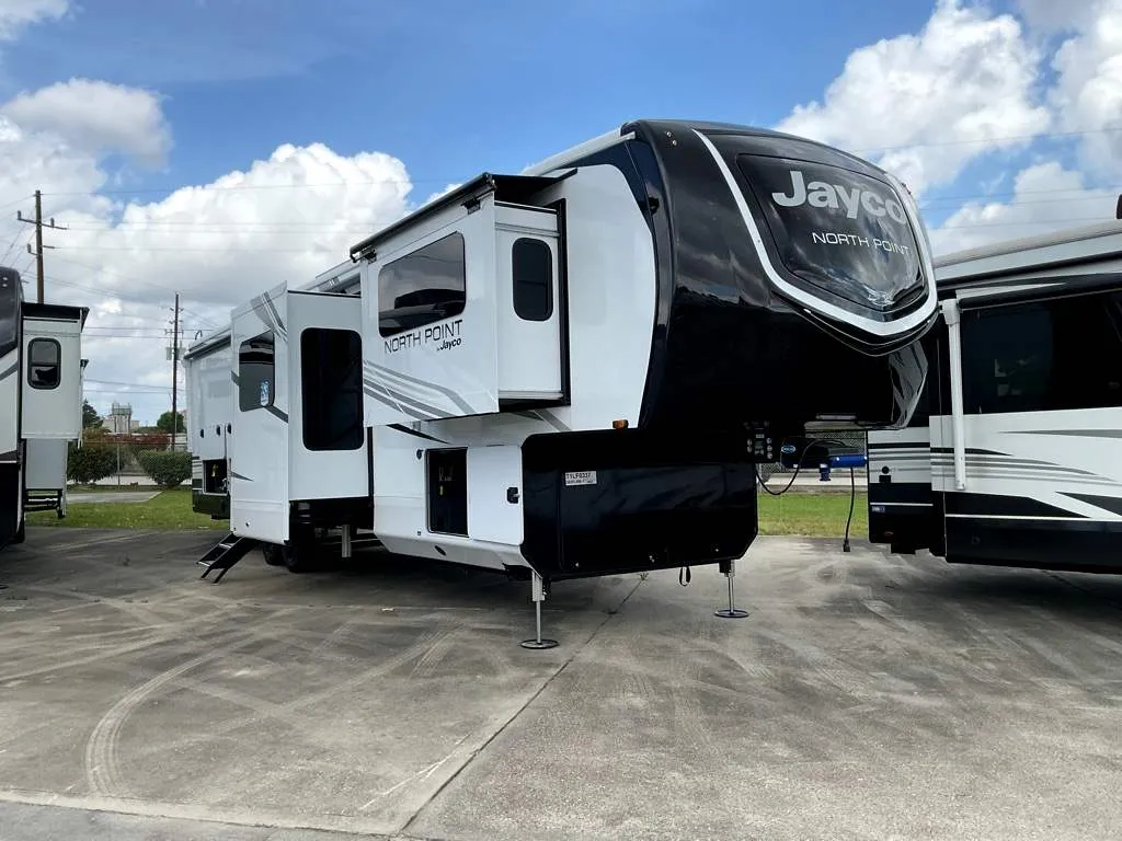 2026 Jayco North Point 382FLRB - Photo 3