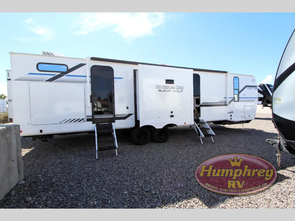 2026 Forest River Cherokee Alpha Wolf 33BH, Photos photo 3