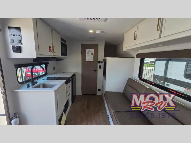 2027 Grand Design Transcend One 151BH - Photo 3