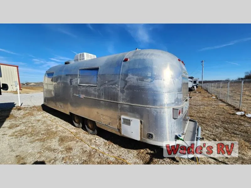 2026 Airstream AIRSTREAM Used   LAND YACHT - Photo 4