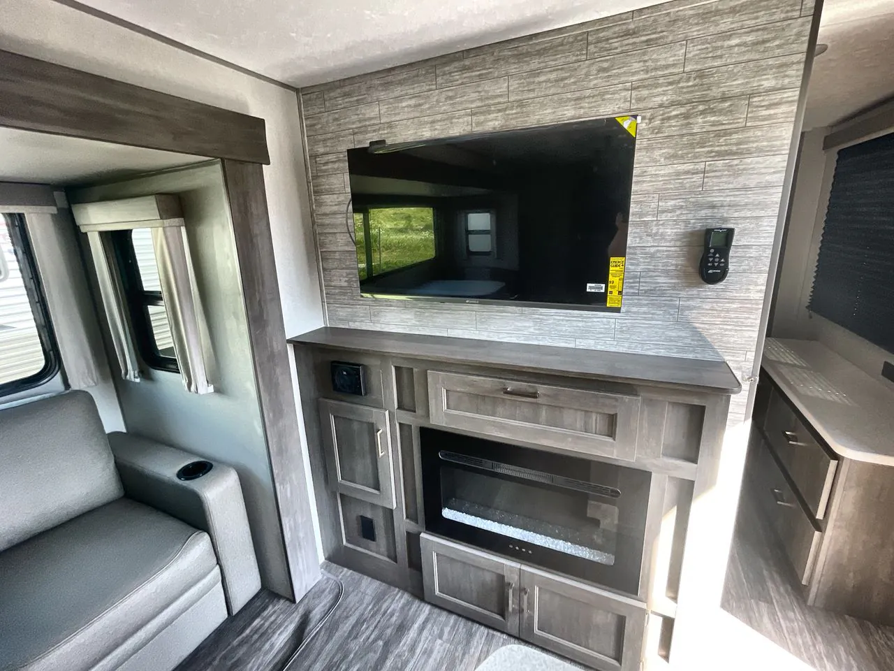 2026 Forest River Aurora 34BHTS — Photo 7