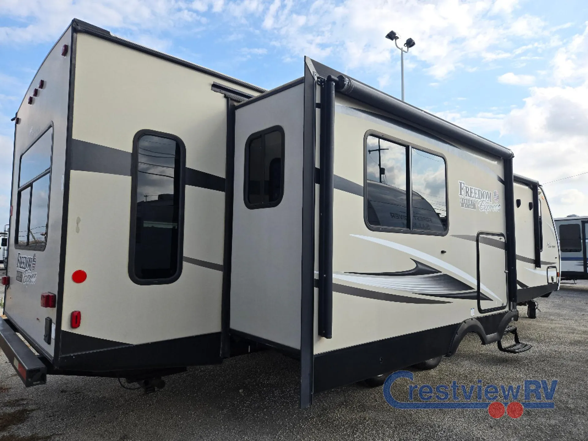 2016 Coachmen Freedom Express Liberty Edition 293 RLDS - Photo 4