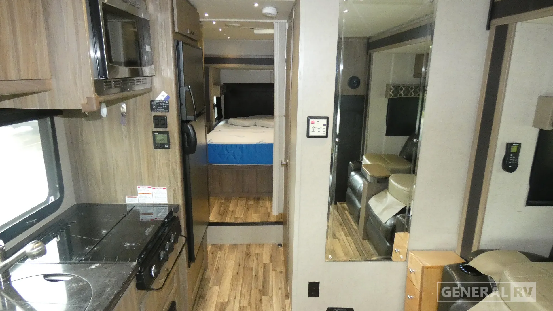 2017 Dynamax Corp Isata 3 24RW - Photo 3