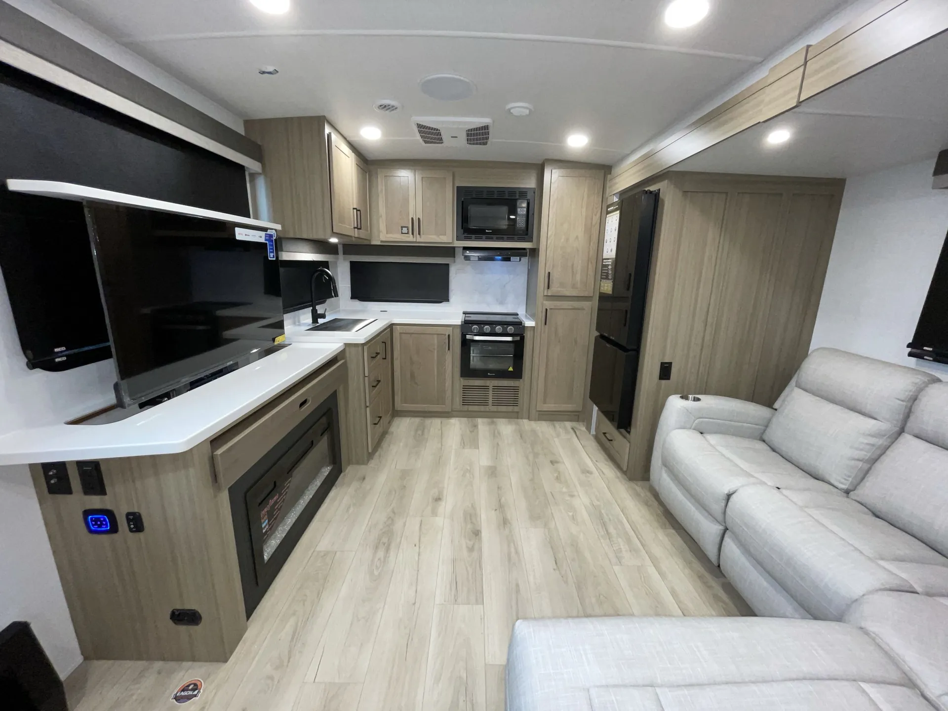 2027 Forest River Rockwood Ultra Lite 2711RK — living area main