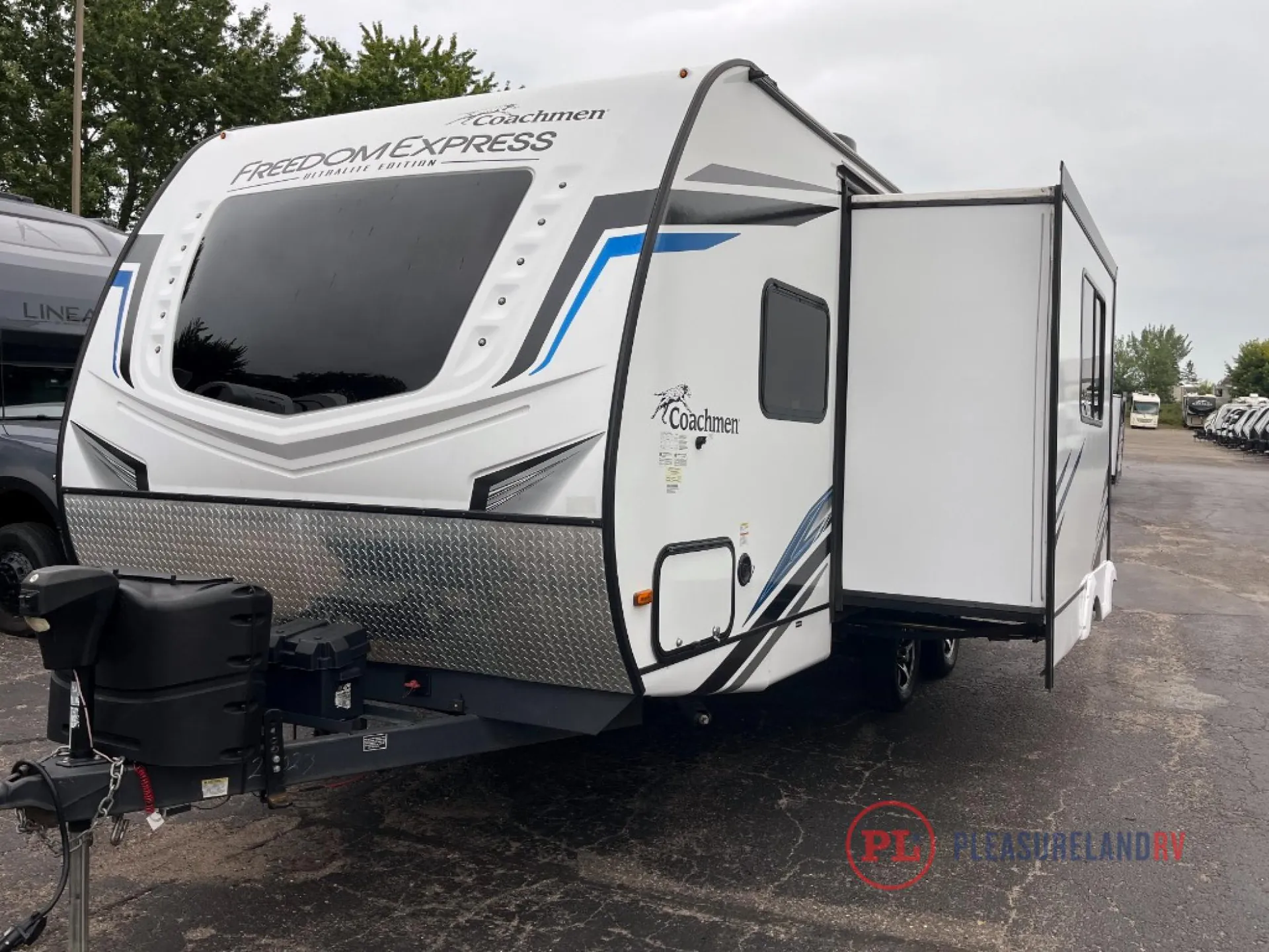 2022 Coachmen Freedom Express Ultra Lite 238BHS - Photo 3