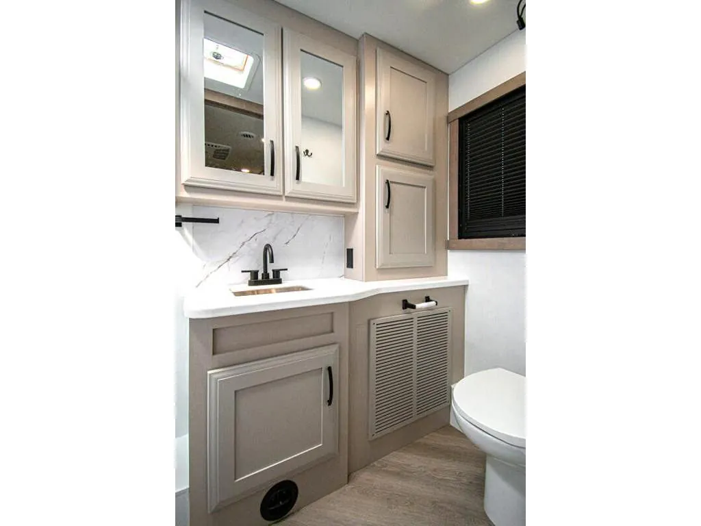 2027 Entegra Coach Emblem 36U, Photos photo 35
