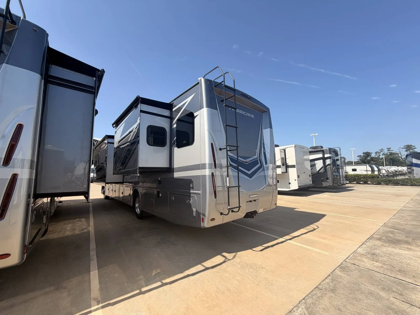 2027 Thor Motor Coach Hurricane 36H - Photo 4
