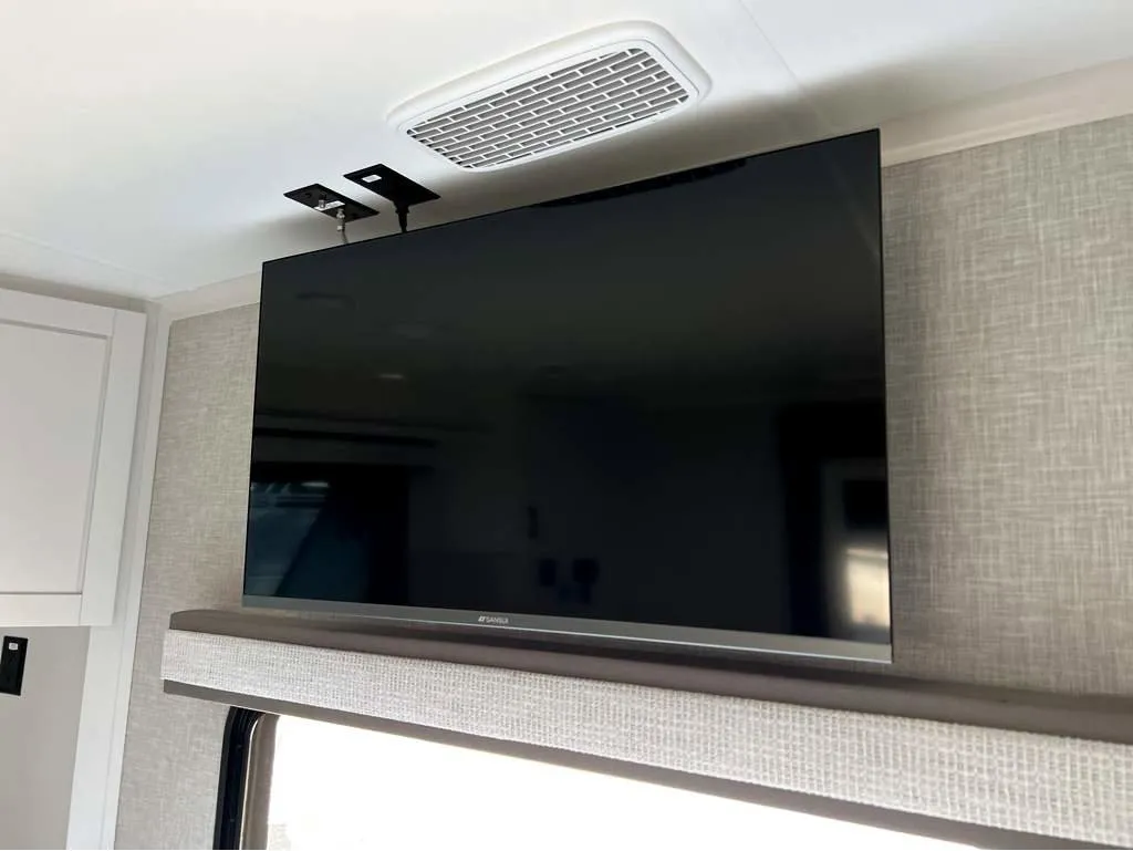 2025 Jayco Seismic Luxury Series 4113, Bedroom photo 3