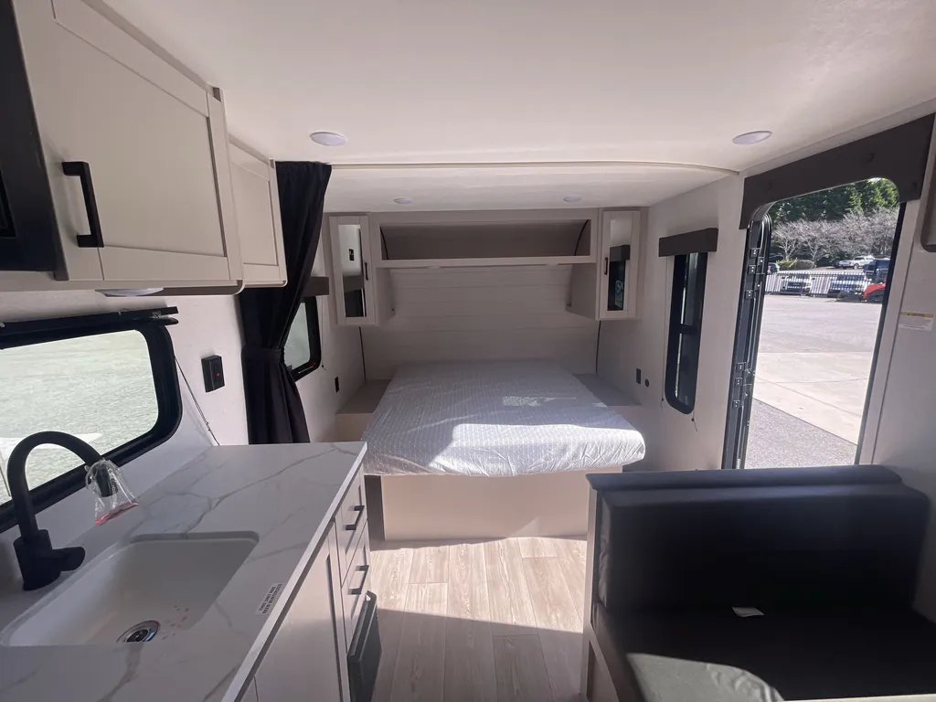 2027 Jayco Jay Flight 175FQ, Photos photo 3
