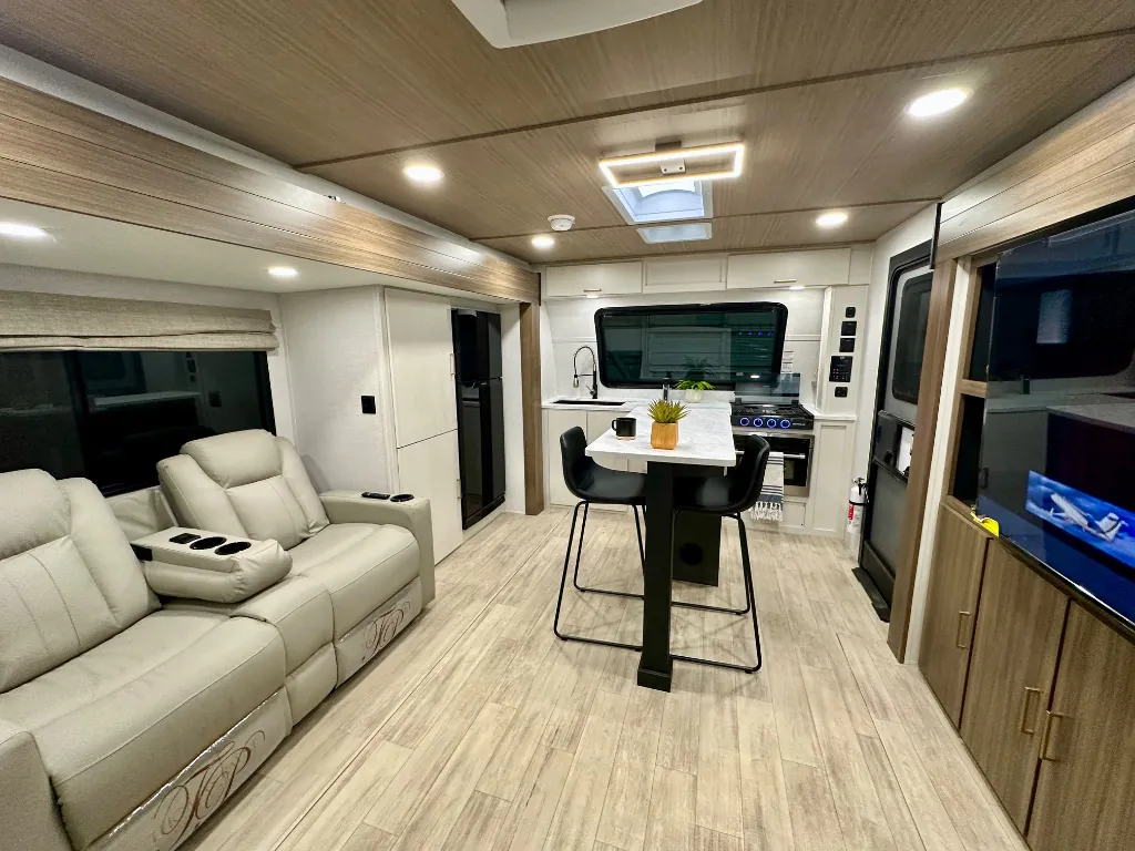2027 Forest River Vibe 2500FIK, Photos photo 4
