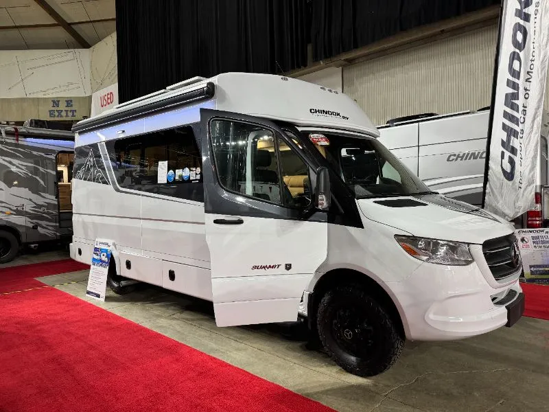 2025 Chinook RV Summit SS