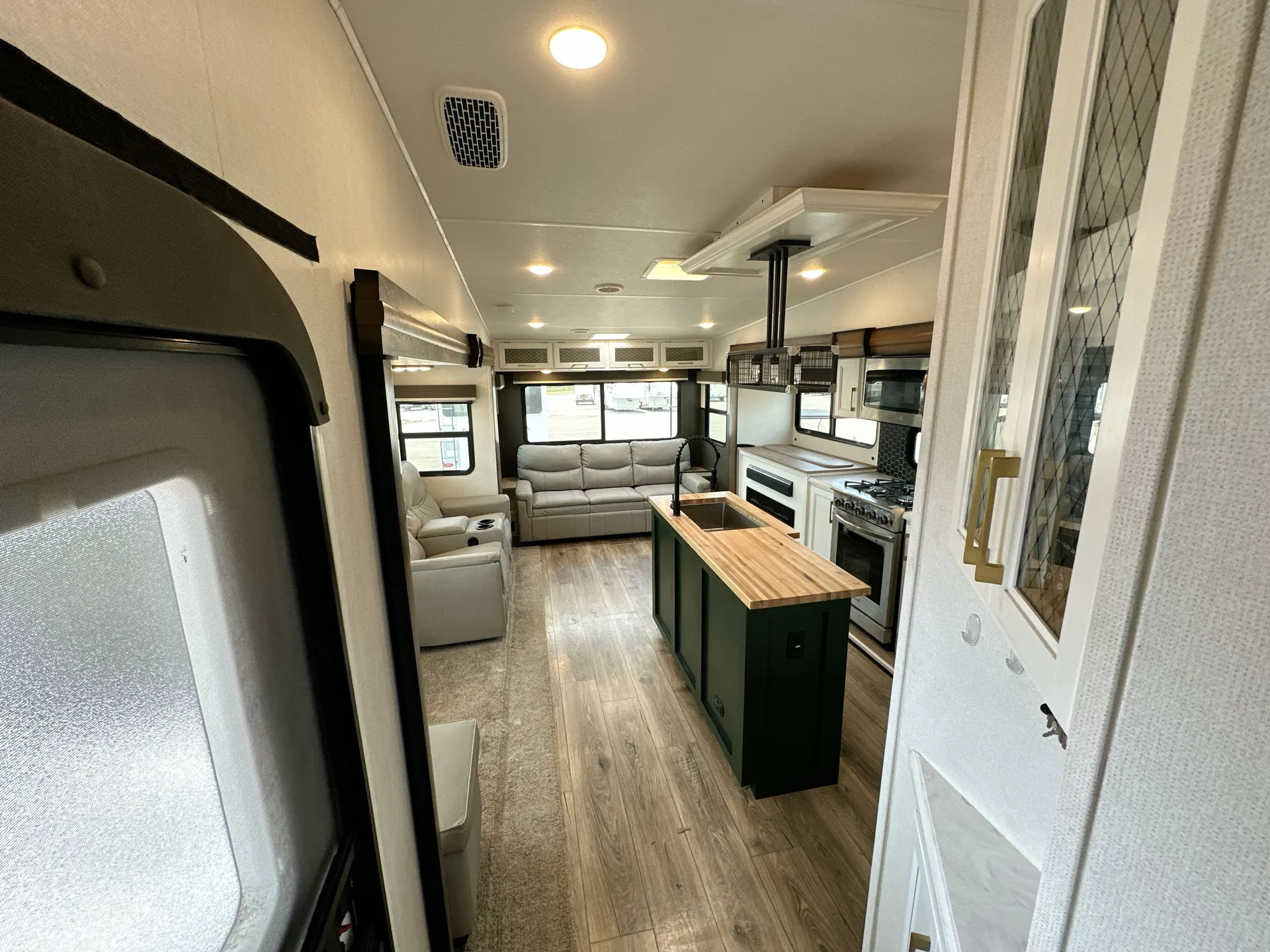 2022 Prime Time Crusader 305RLP - Photo 3
