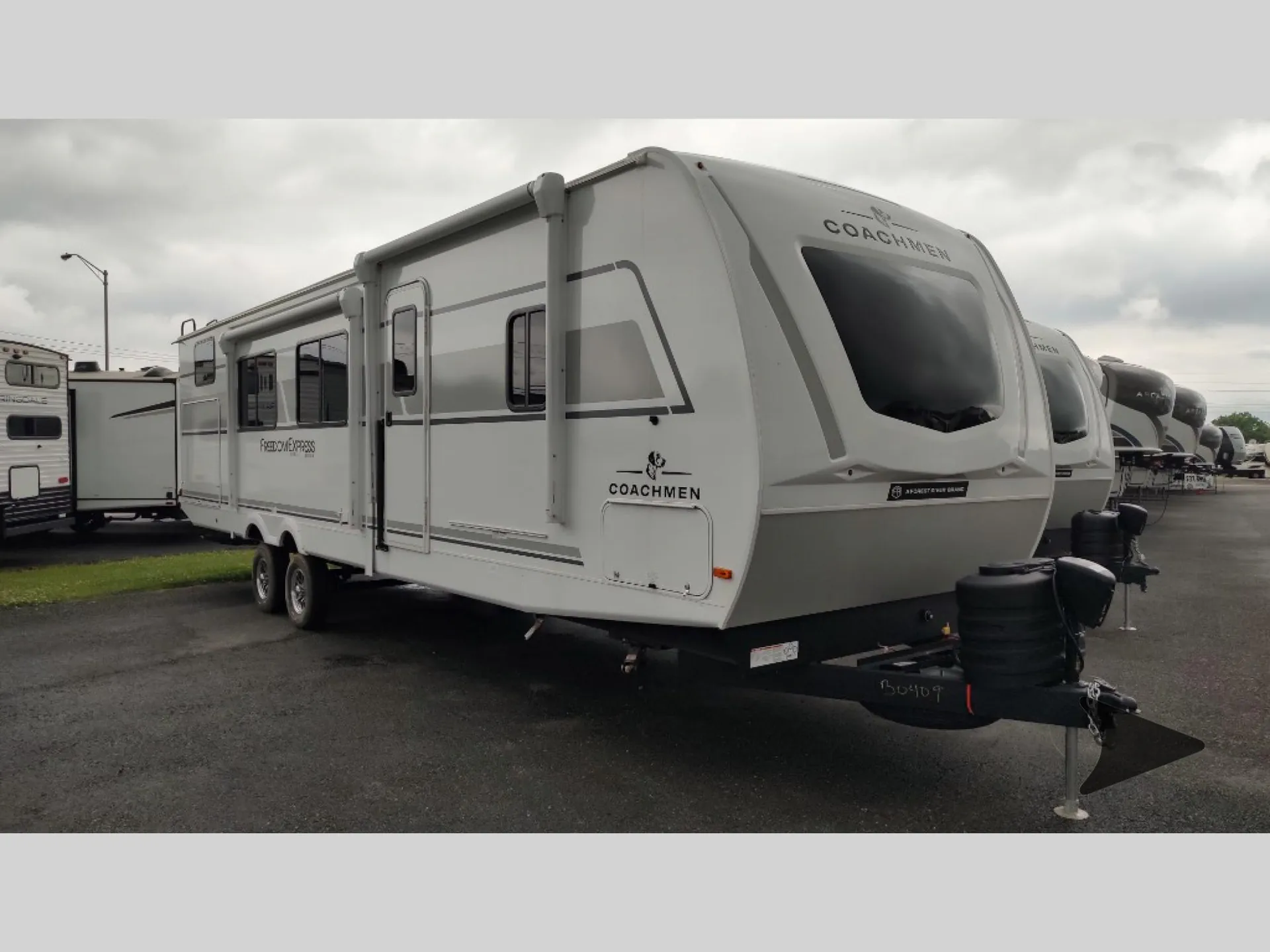 2025 Coachmen Freedom Express Ultra Lite 326BHDS - Photo 2