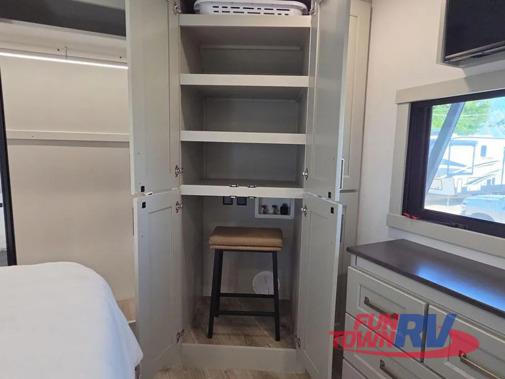2026 Brinkley Model G 3950, Photos photo 37