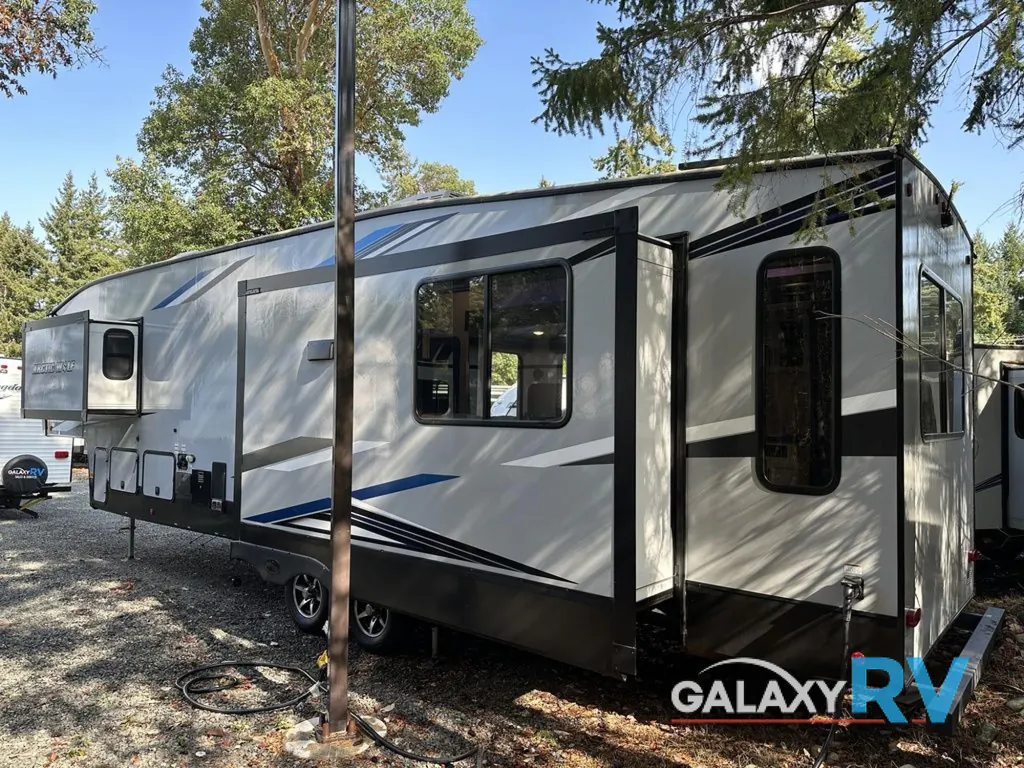 2022 Forest River Cherokee Arctic Wolf 3550 SUITE, Photos photo 6