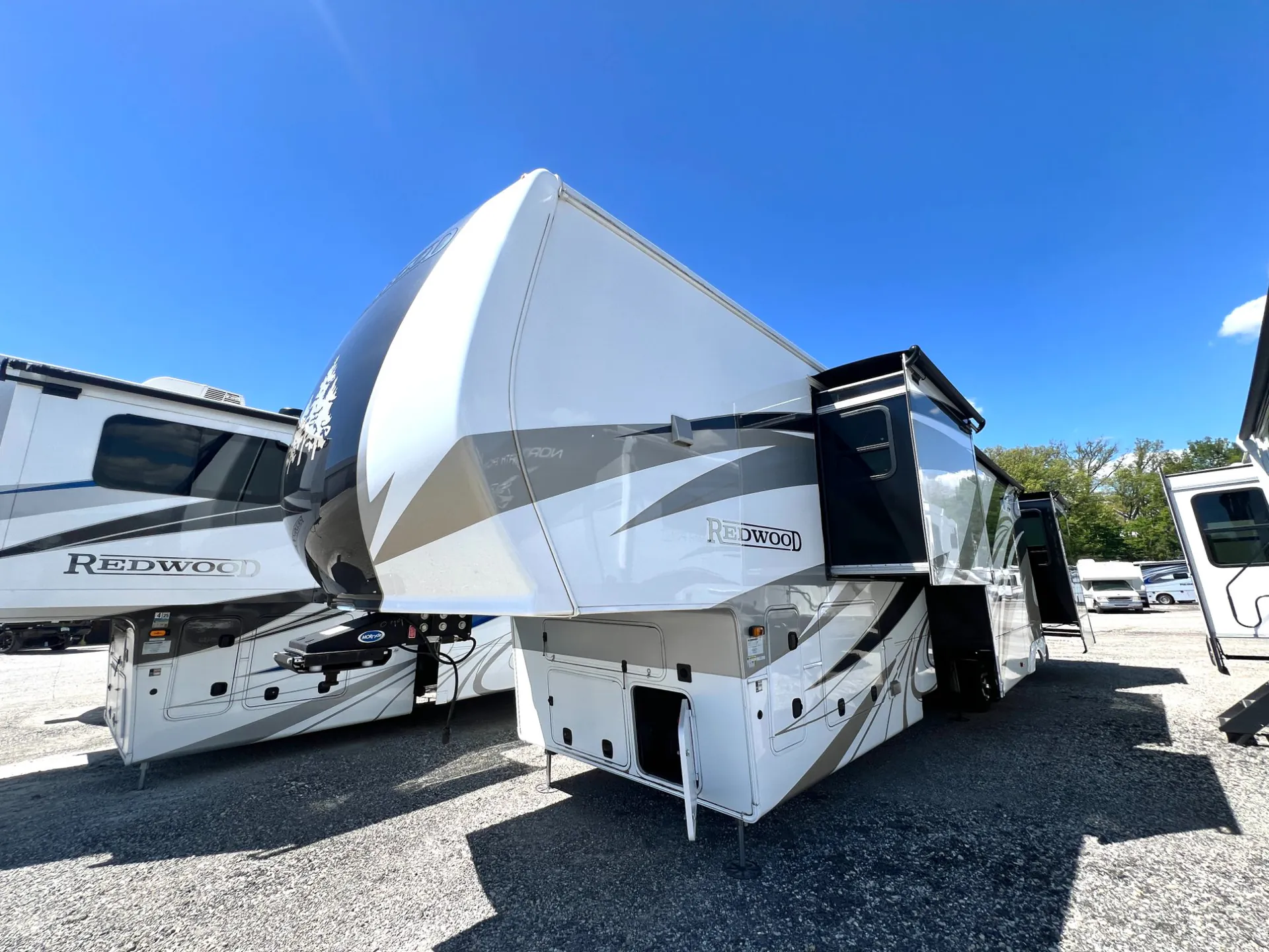 2024 CrossRoads Redwood RW4150RD