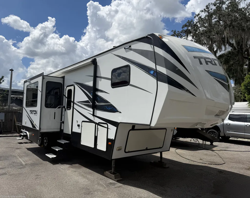 2018 Dutchmen Voltage Triton 3551, Photos photo 43