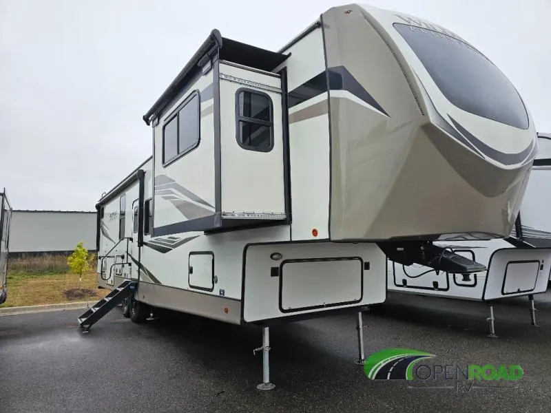 2023 Forest River Wildwood Heritage Glen Elite Series 36FL - Photo 2