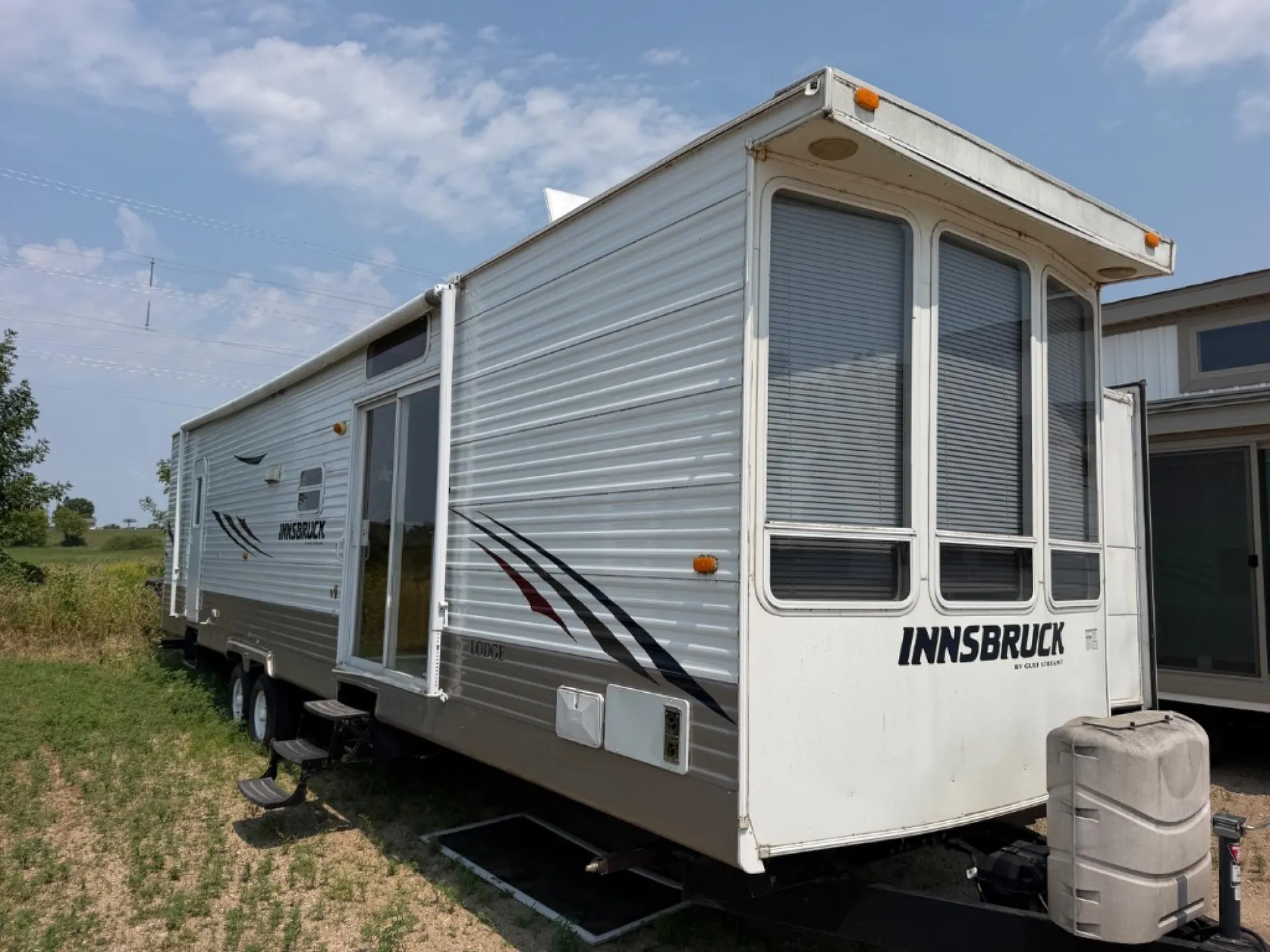 2011 Gulf Stream RV Innsbruck 408TBS - Photo 2