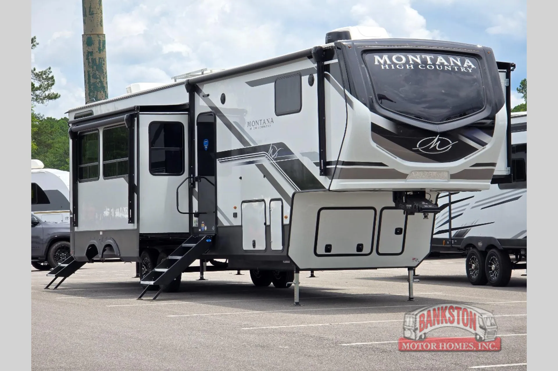 2025 Keystone Montana High Country 389BH - Photo 2